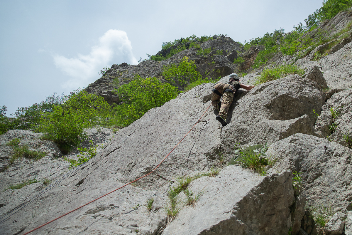 2- progressione su roccia in falesia da primo di cordata